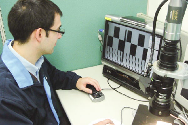 多様なラベル・リボンの組み合わせで印字し、プリンターとのマッチングを検証